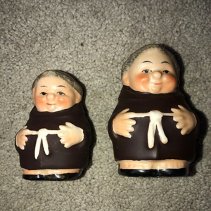 Vintage Goebel Hummel Germany Friar Tuck Monk Salt Pepper Shakers Set‎ ( 2)